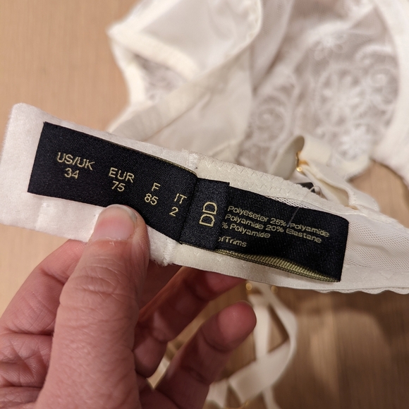 Elegant White Lace Bra - Picture 7 of 10